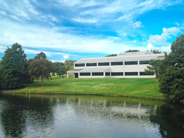 300 Decker Dr, Irving, TX for lease - Building Photo - Image 2 of 10