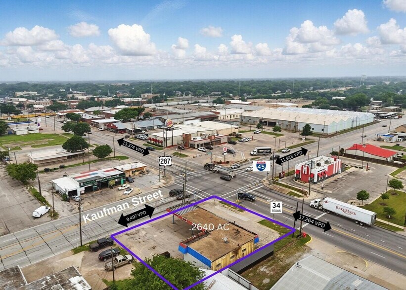100 S Kaufman St, Ennis, TX à vendre - Photo du bâtiment - Image 3 de 13