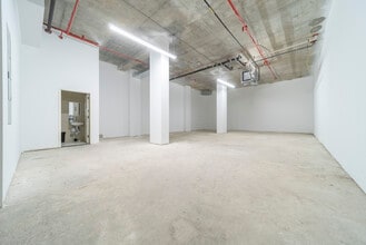 124-28 Queens Blvd, Kew Gardens, NY à louer Photo du bâtiment- Image 2 de 5