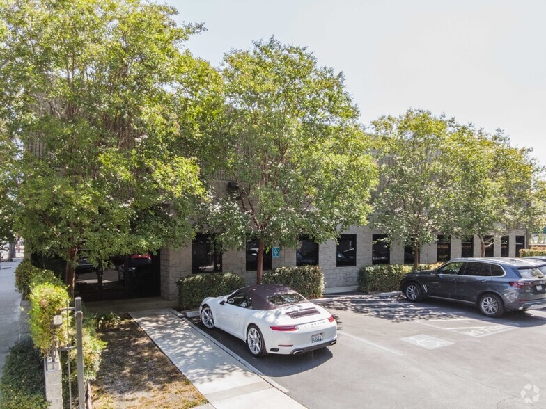 16216 Kittridge St, Van Nuys, CA for lease - Building Photo - Image 2 of 4