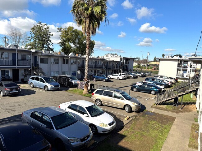 Plus de détails pour 695 Plaza Ave, Sacramento, CA - Multi-résidentiel à vendre