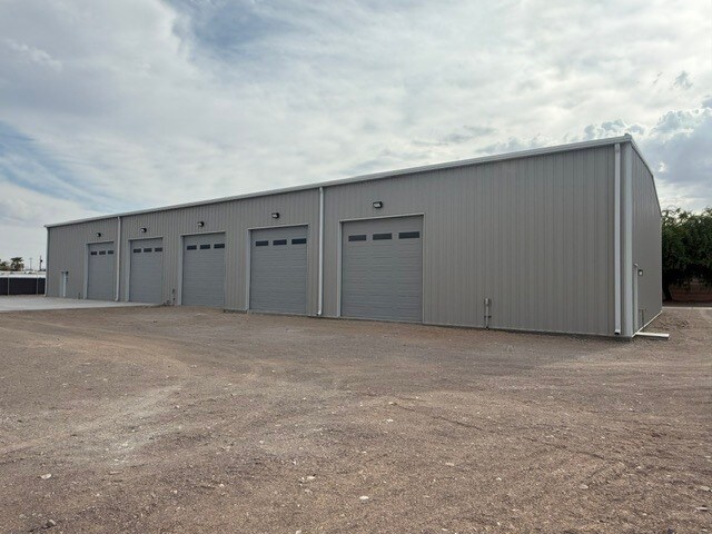 4151 S Lynn Dr, Fort Mohave, AZ à vendre - Photo du bâtiment - Image 2 de 8
