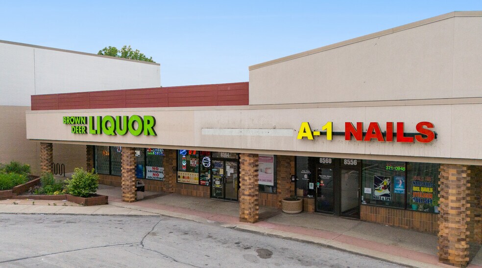 8514-8564 W Brown Deer Rd, Milwaukee, WI à louer - Photo du bâtiment - Image 2 de 16