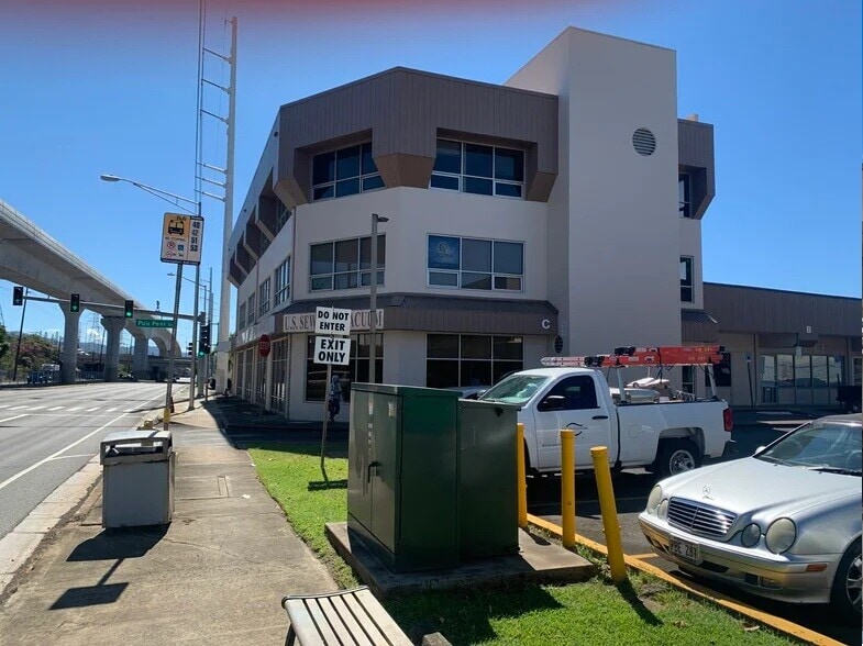 97-719 Kamehameha Hwy, Pearl City, HI à louer - Photo du bâtiment - Image 3 de 8