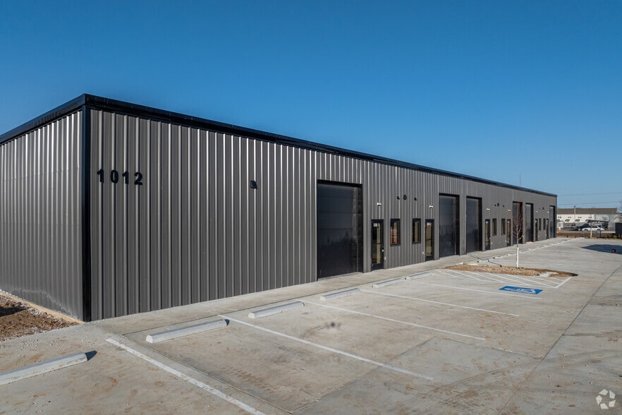 1012 E Henri De Tonti Blvd, Springdale, AR for lease - Building Photo - Image 3 of 7