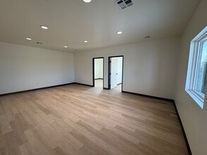 0 Sara Road, Mustang, OK à louer Photo intérieure- Image 1 de 3