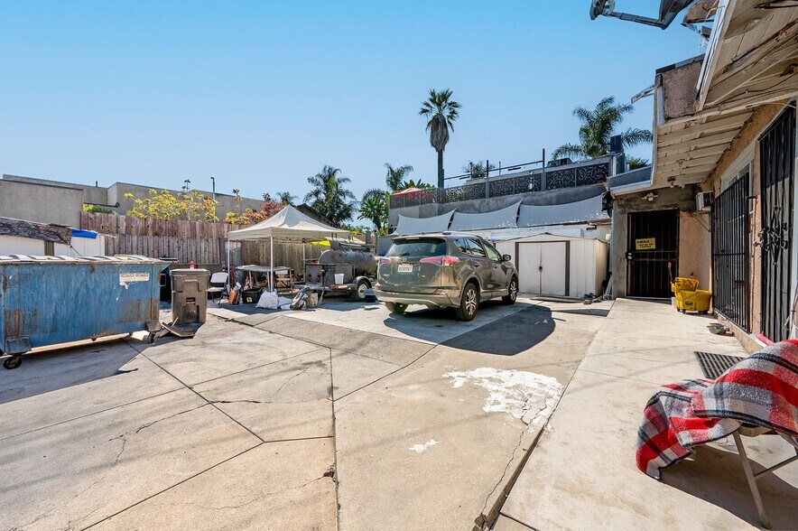 2336-2338 Pacific Ave, Long Beach, CA à vendre - Photo du bâtiment - Image 3 de 45