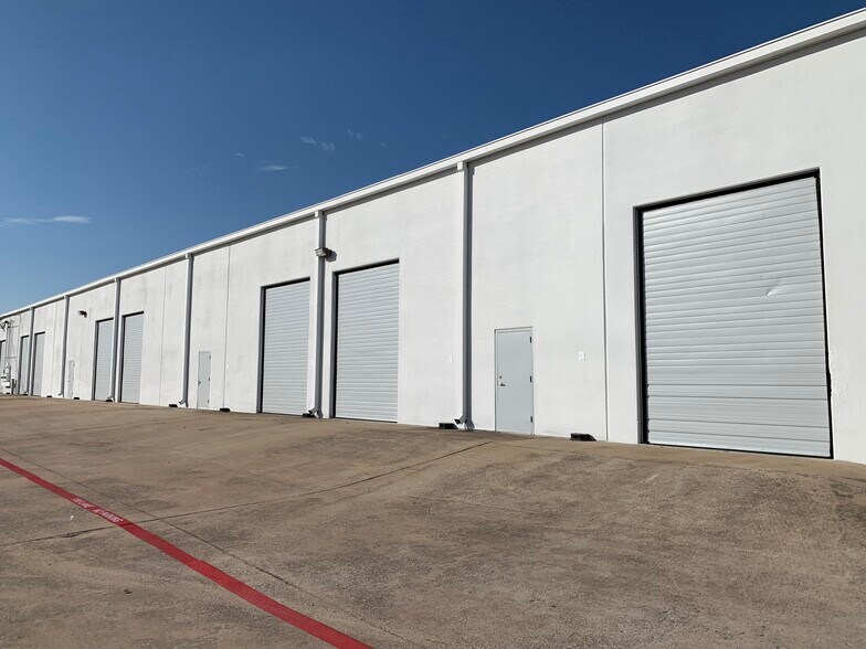 2901 Suffolk Dr, Fort Worth, TX for lease - Building Photo - Image 3 of 21