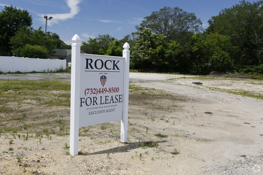 1813 State Route 71, Wall Township, NJ à louer - Photo du bâtiment - Image 2 de 4