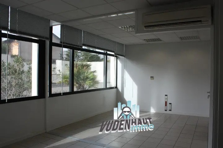 Retail in Toulouse for lease - Interior Photo - Image 2 of 9