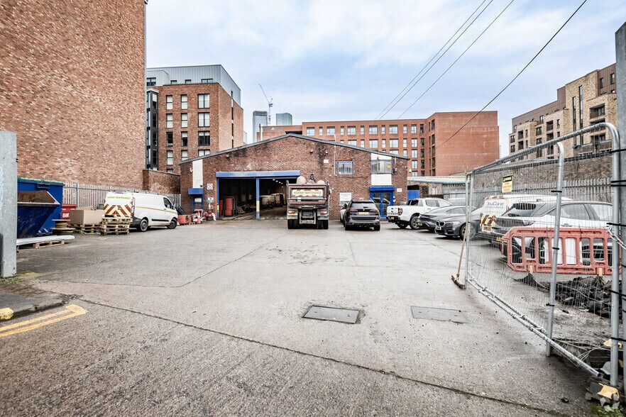 3 Worrall St, Salford à louer - Photo du bâtiment - Image 2 de 19