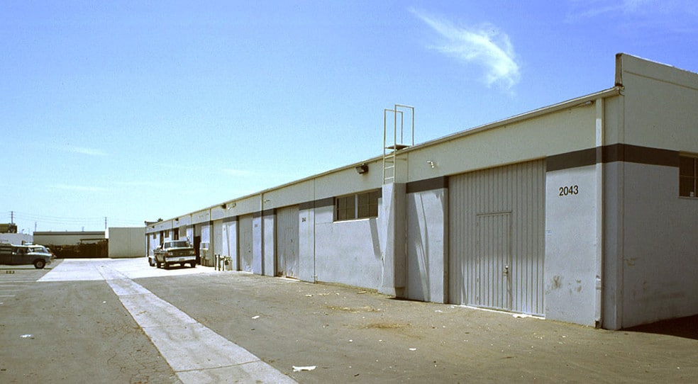 2043-2063 S Lyon St, Santa Ana, CA for lease - Building Photo - Image 2 of 9