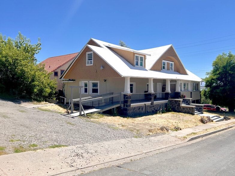 213 Cedar St, Klamath Falls, OR for sale - Building Photo - Image 2 of 25