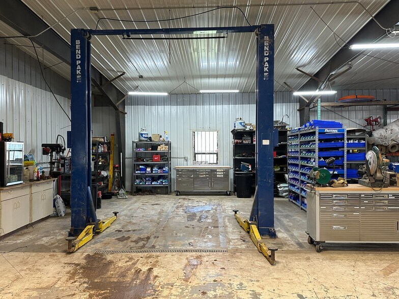 3302 Humane Society Rd, South Range, WI à vendre - Photo intérieure - Image 3 de 7