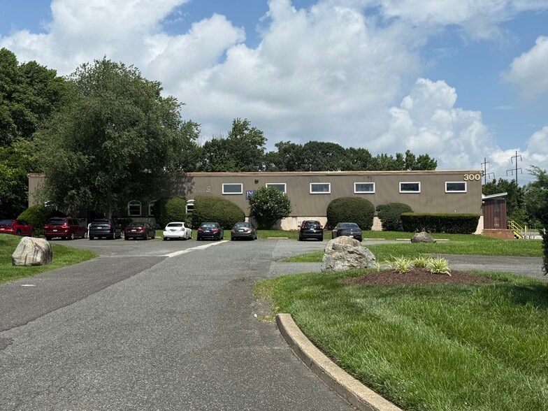 300 Elmwood Ave, Sharon Hill, PA for sale - Building Photo - Image 2 of 8
