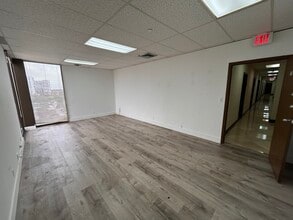 2500 E Hallandale Beach Blvd, Hallandale Beach, FL à louer Photo intérieure- Image 1 de 4