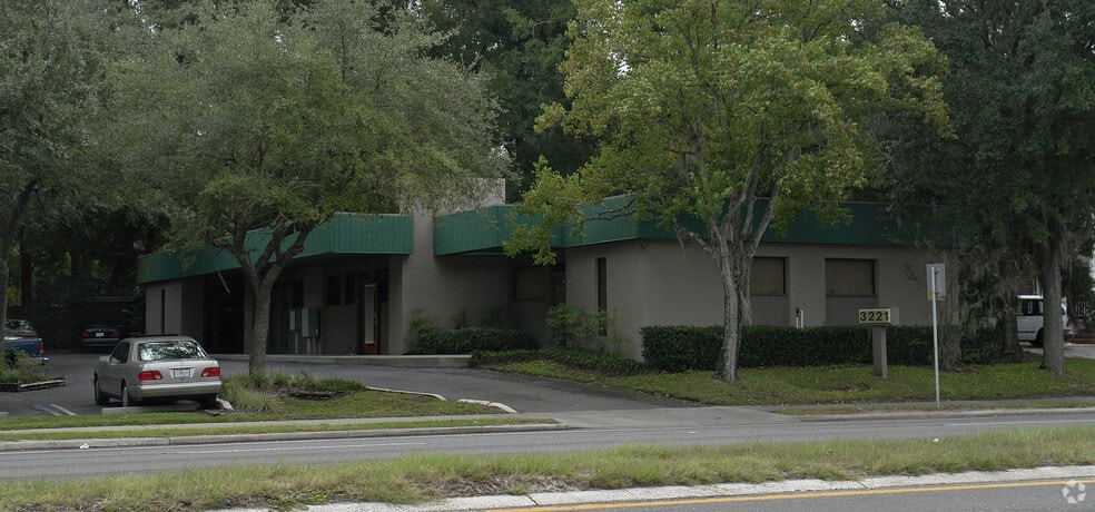 3225 NW 13th St, Gainesville, FL for lease - Building Photo - Image 2 of 11