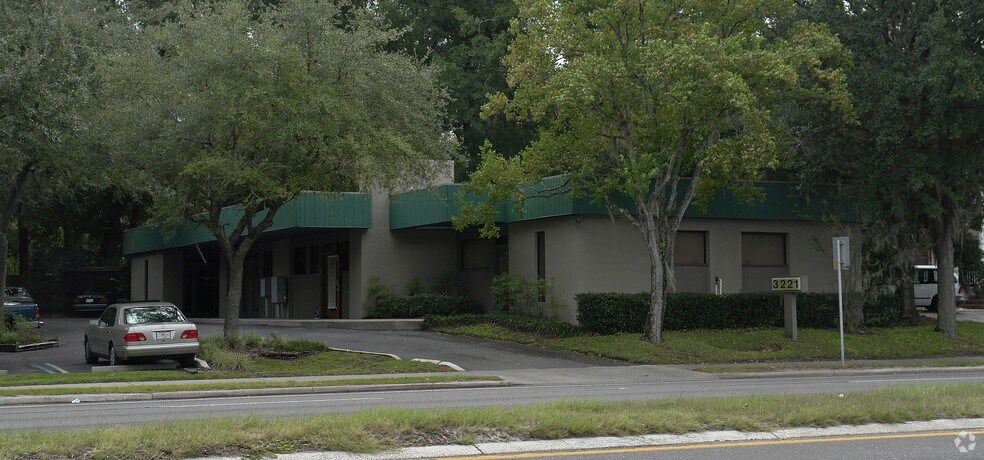 3225 NW 13th St, Gainesville, FL à louer - Photo du bâtiment - Image 2 de 11
