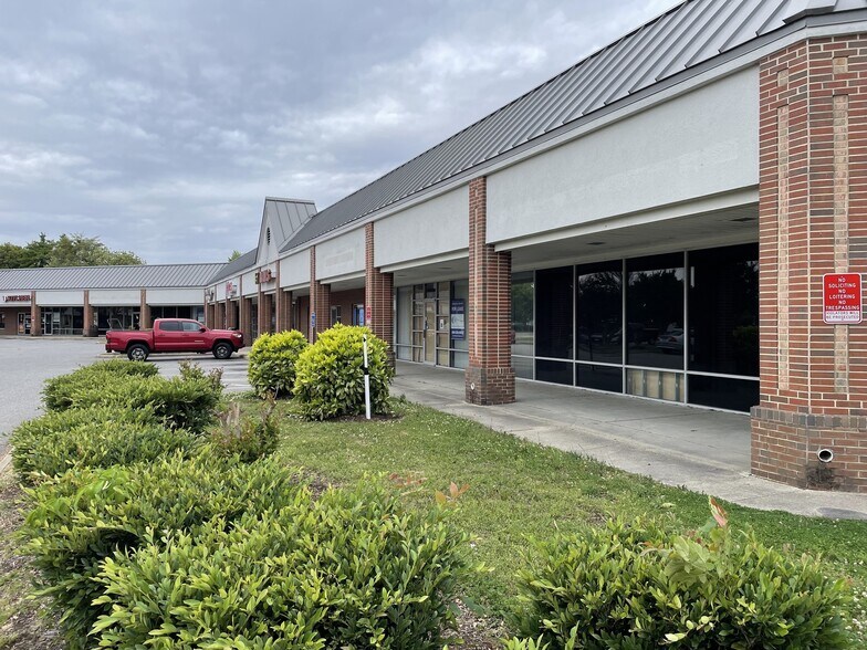 3815-3857 Kecoughtan Rd, Hampton, VA à louer - Photo du bâtiment - Image 3 de 7