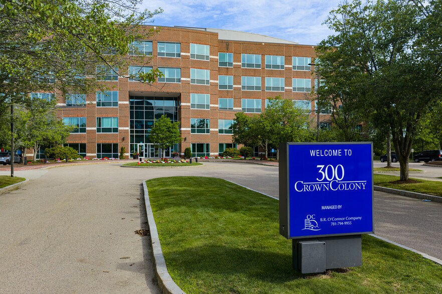 300 Crown Colony Dr, Quincy, MA à louer - Photo du bâtiment - Image 2 de 21