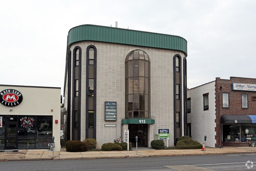 915 Montgomery Ave, Narberth, PA à louer - Photo principale - Image 1 de 4