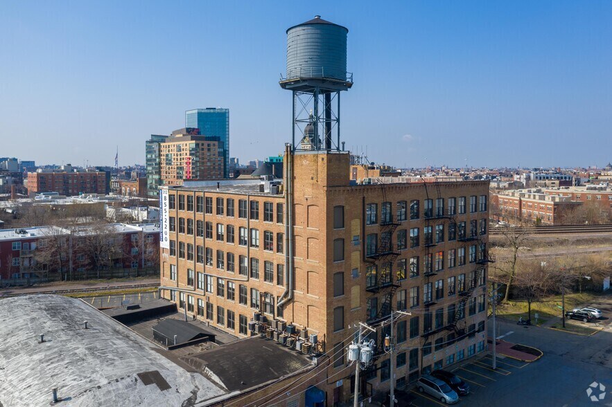 935 W Chestnut St, Chicago, IL à louer - Photo du bâtiment - Image 3 de 7