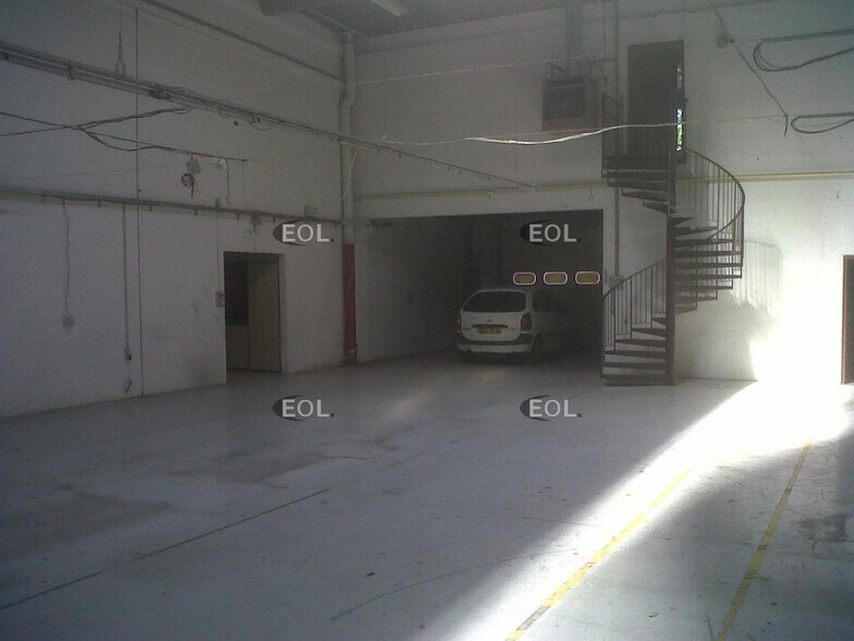 Flex in Les Ulis for lease - Interior Photo - Image 3 of 7