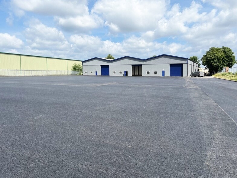 1 Fordhouse Rd, Wolverhampton for lease - Primary Photo - Image 1 of 4