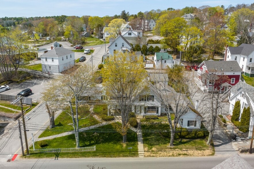 34 Townsend Ave, Boothbay Harbor, ME à vendre - Photo du bâtiment - Image 3 de 32