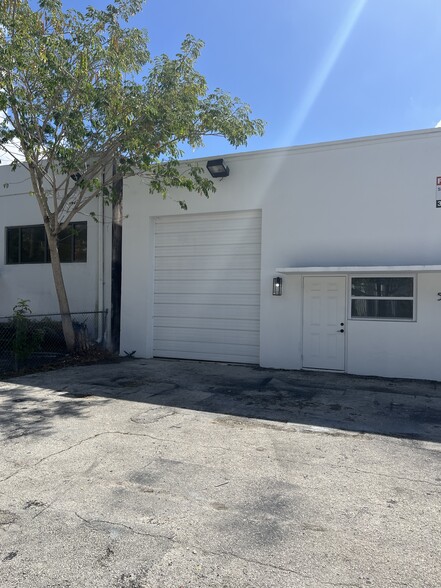 5764-5806 Commerce Ln, South Miami, FL for lease - Building Photo - Image 2 of 21