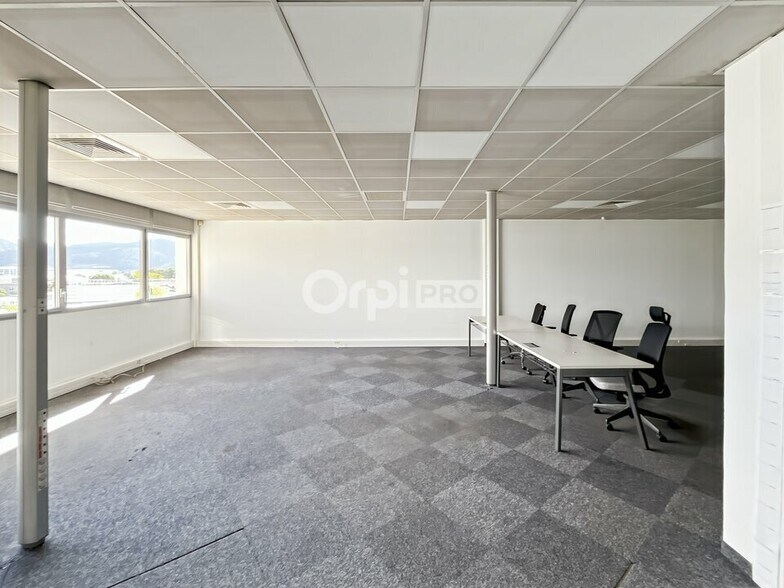Bureau dans Aubagne à louer - Photo intérieure - Image 3 de 8