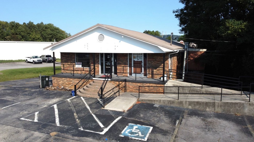 1826 W Morris Blvd, Morristown, TN à louer - Photo du bâtiment - Image 1 de 6