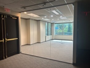 655 engineering Dr, Peachtree Corners, GA for lease Interior Photo- Image 2 of 7