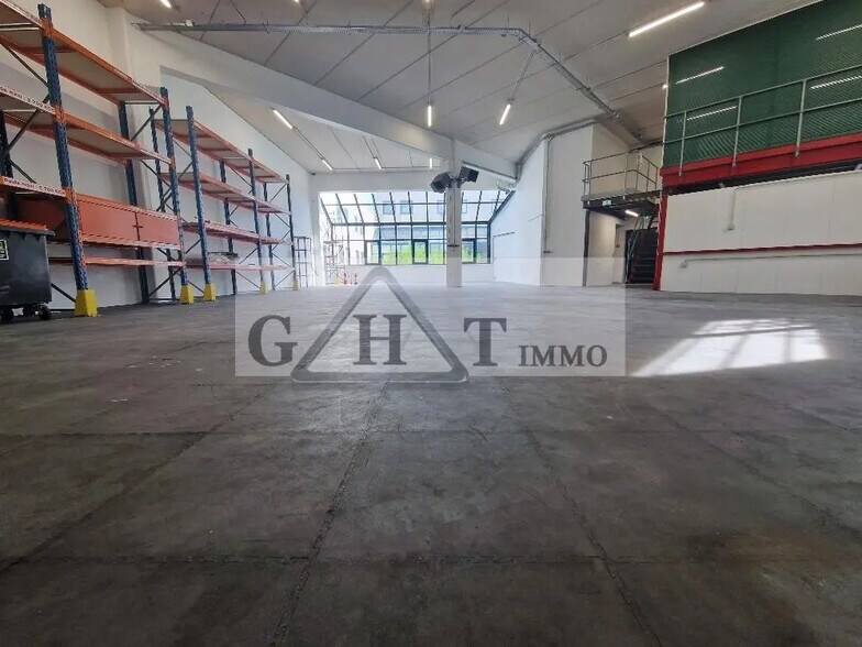 Industrial in La Courneuve for lease - Interior Photo - Image 1 of 14