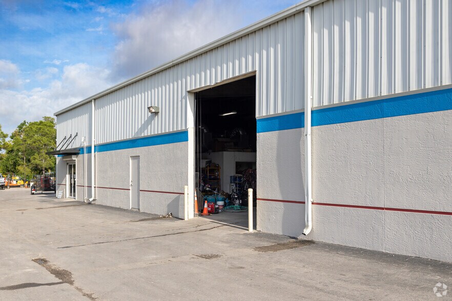 11680 Metro Pky, Fort Myers, FL à louer - Photo du bâtiment - Image 3 de 5
