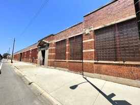 3250 W Lake St, Chicago IL - Parking Garage