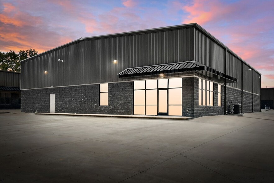 1170 Dunlop Ln, Clarksville, TN for lease - Building Photo - Image 2 of 41