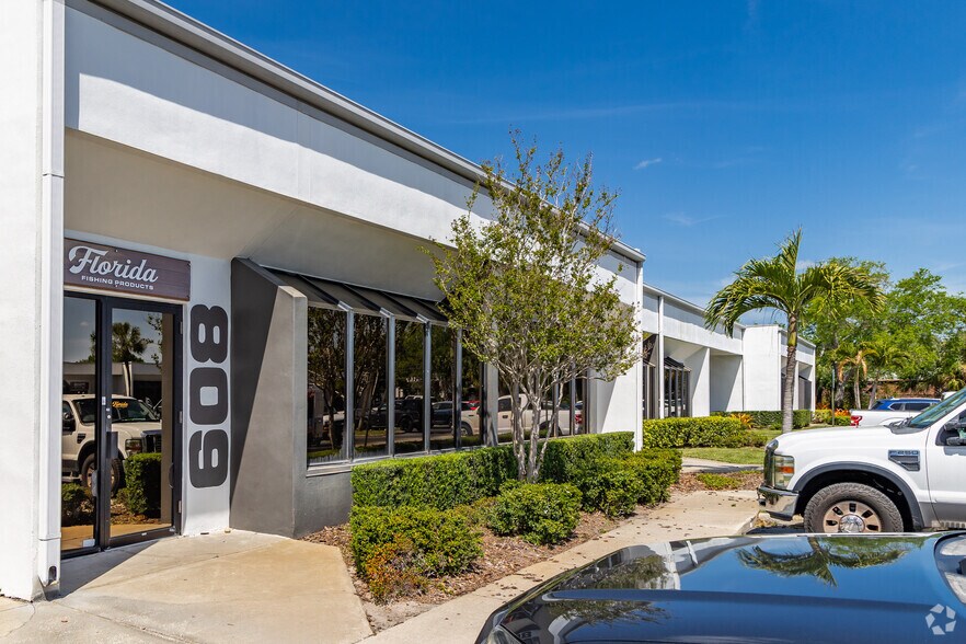 6202 Benjamin Rd, Tampa, FL à louer - Photo du bâtiment - Image 2 de 19