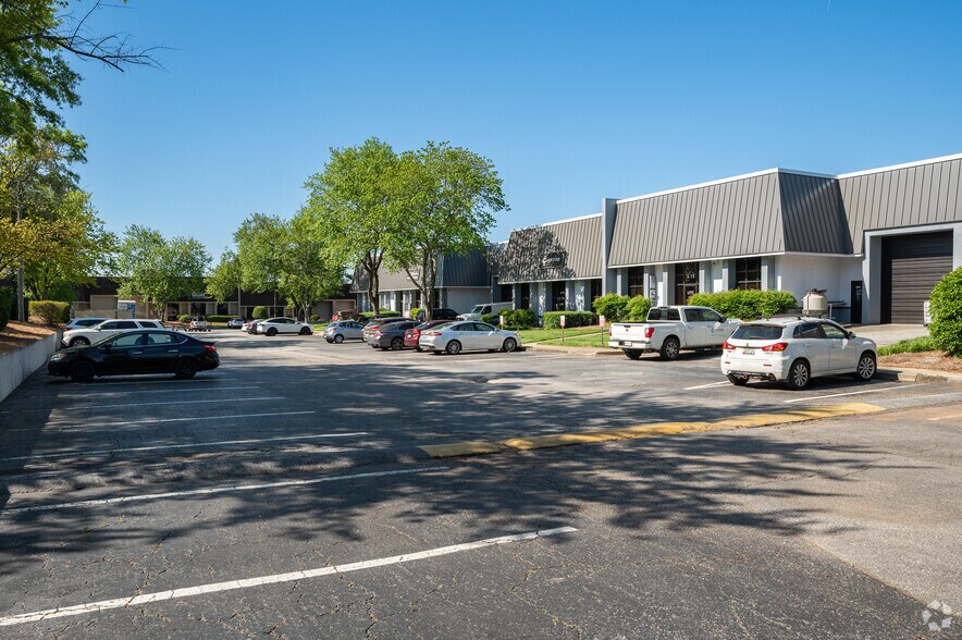 1200 Woodruff Rd, Greenville, SC à louer - Photo du bâtiment - Image 3 de 20