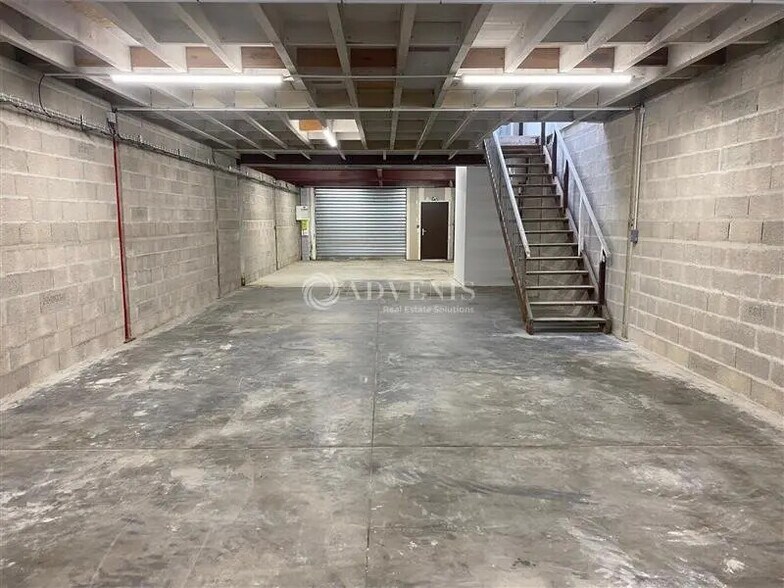 Flex in Roissy-en-Brie for lease - Interior Photo - Image 1 of 7