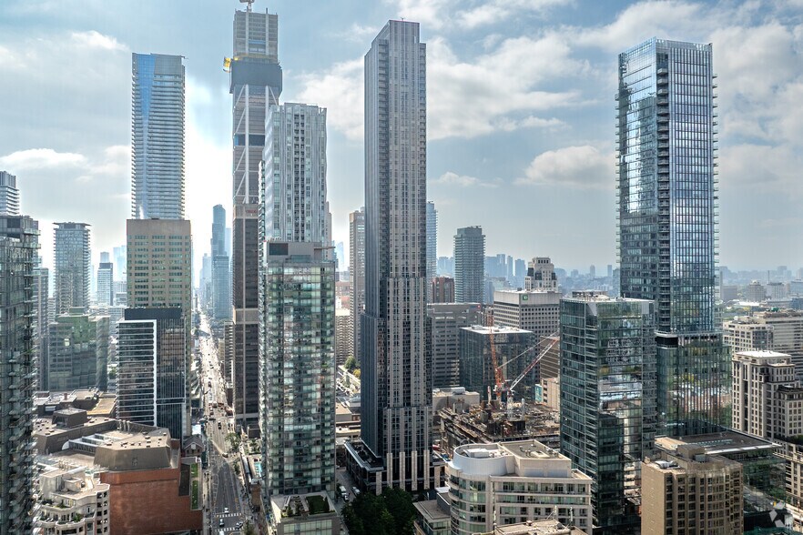 11 Yorkville Av, Toronto, ON for sale - Primary Photo - Image 1 of 1