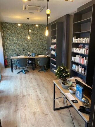 Plus de détails pour 204 Avenue Charles De Gaulle, Tassin-la-Demi-Lune - Commerce de détail à vendre