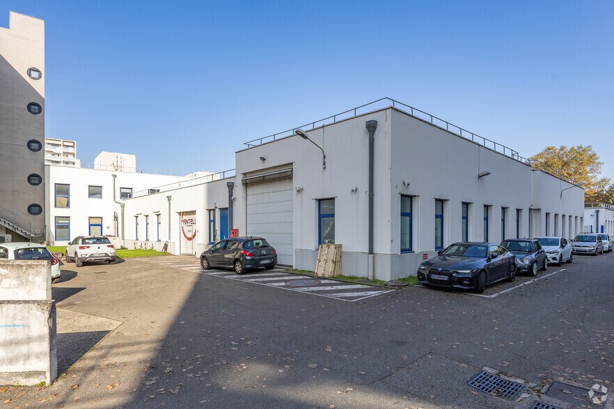 Bureau dans Villeurbanne à louer - Photo du bâtiment - Image 2 de 2
