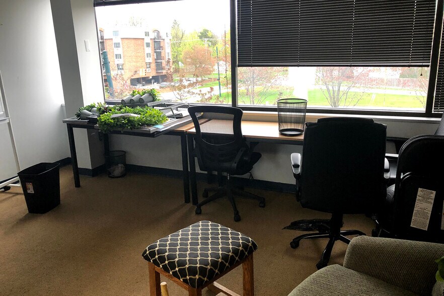 390 Park St, Birmingham, MI à louer - Photo intérieure - Image 2 de 12