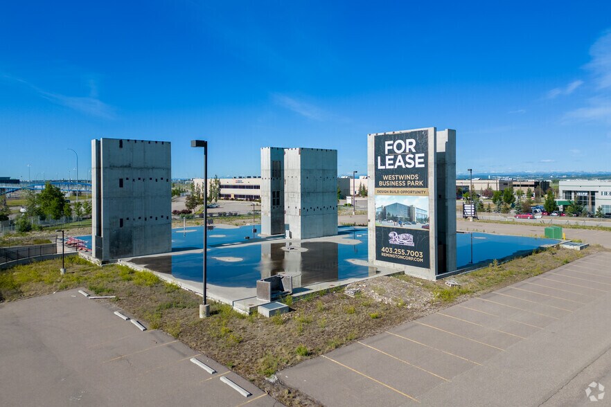 3687 63rd Ave NE, Calgary, AB à louer - Photo du bâtiment - Image 1 de 8