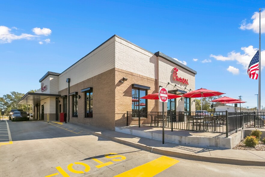 502 S Jackson St, Jacksonville, TX à vendre - Photo du bâtiment - Image 3 de 5