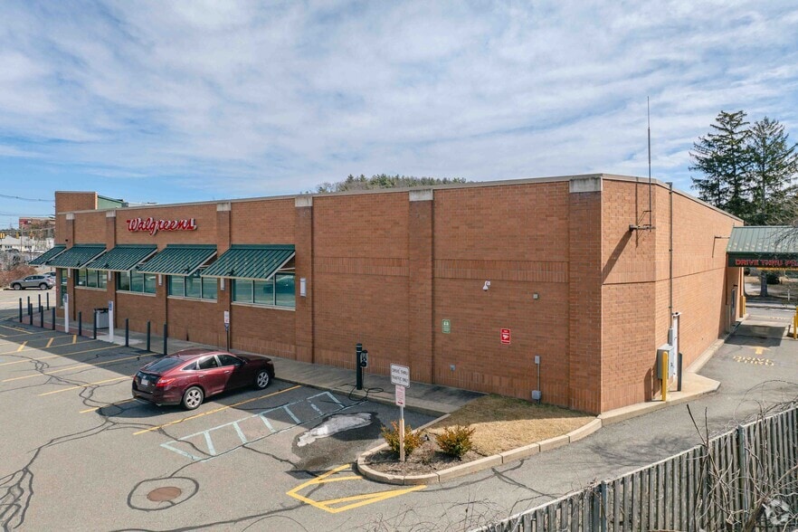 525 Boston Post Rd E, Marlborough, MA for lease - Building Photo - Image 2 of 5
