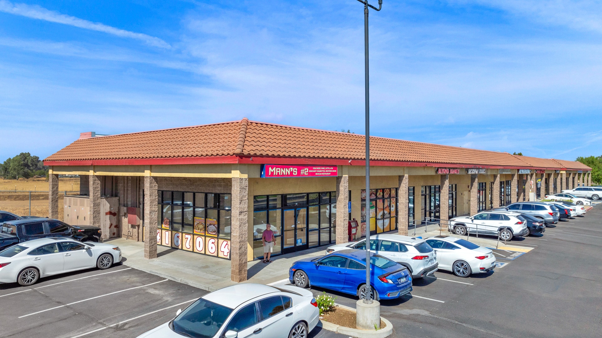 1410 Country Club Dr, Madera, CA for lease Primary Photo- Image 1 of 22