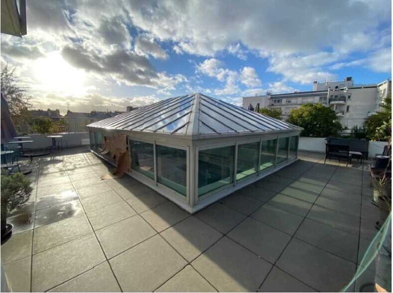 Office in Paris for lease - Building Photo - Image 3 of 26