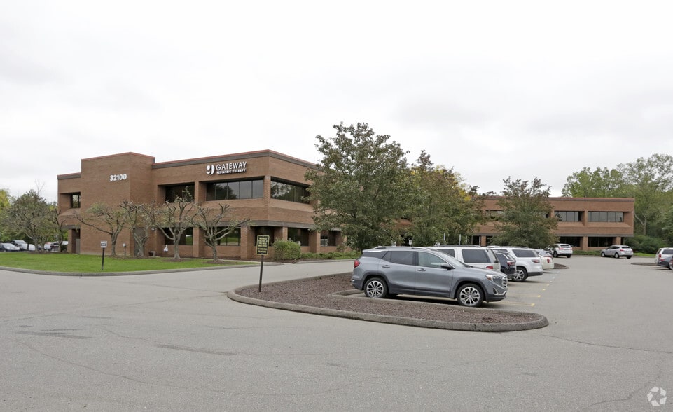 32100 Telegraph Rd, Bingham Farms, MI for lease - Building Photo - Image 3 of 4